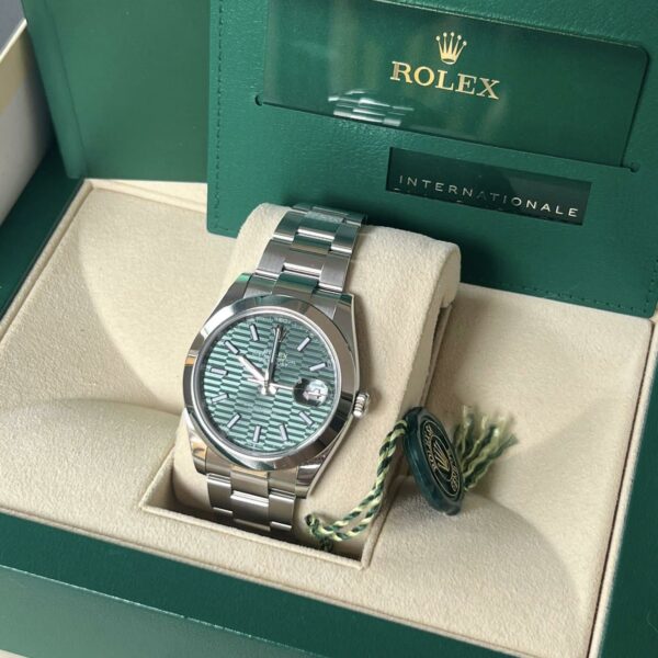 Rolex Datejust 41mm Green Motif Ref.126300 - immagine 3